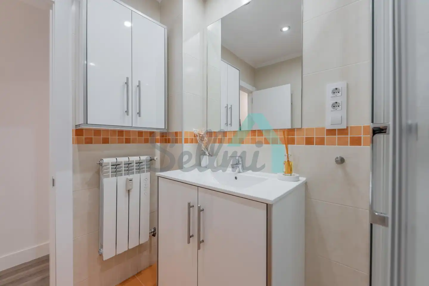 Baño de Piso para compartir en Oviedo  con Calefacción y Amueblado