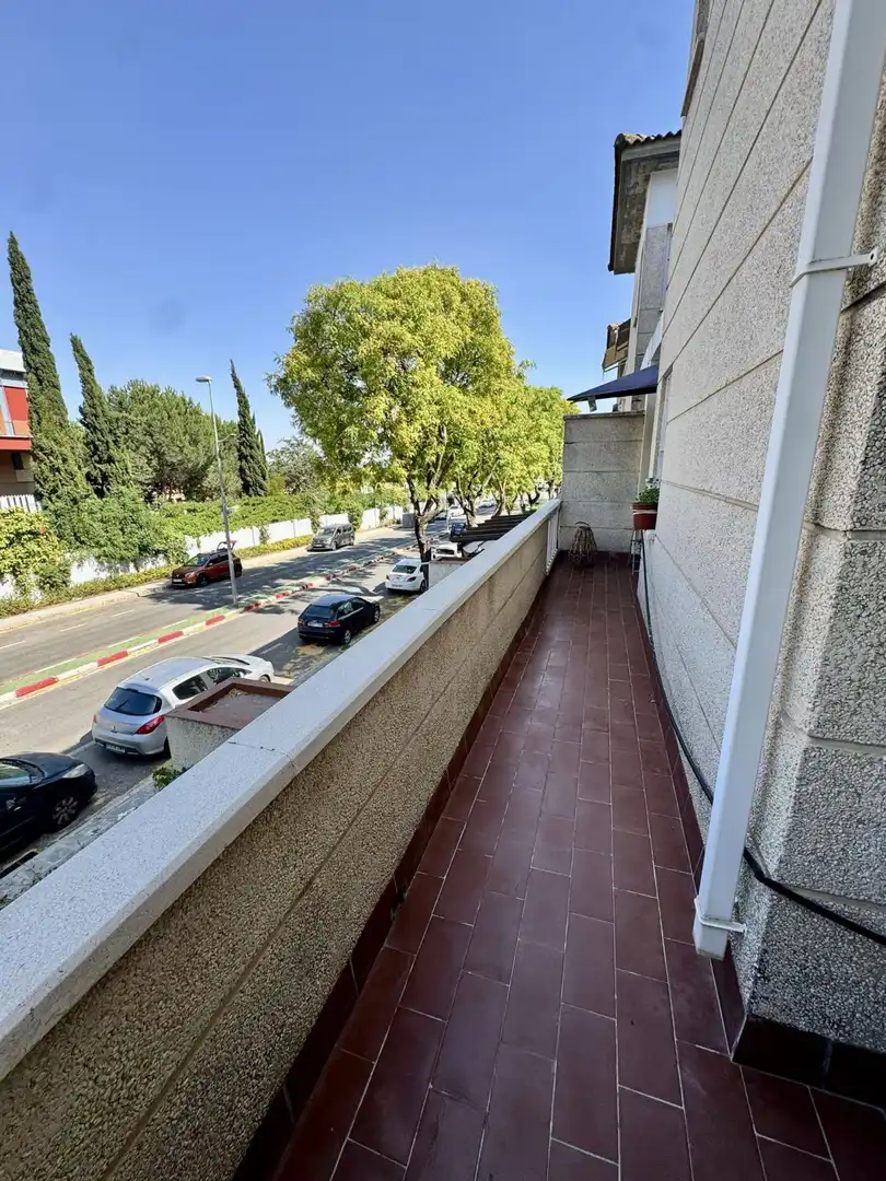 Vista exterior de Piso en venta en Tomares con Aire acondicionado, Calefacción y Terraza
