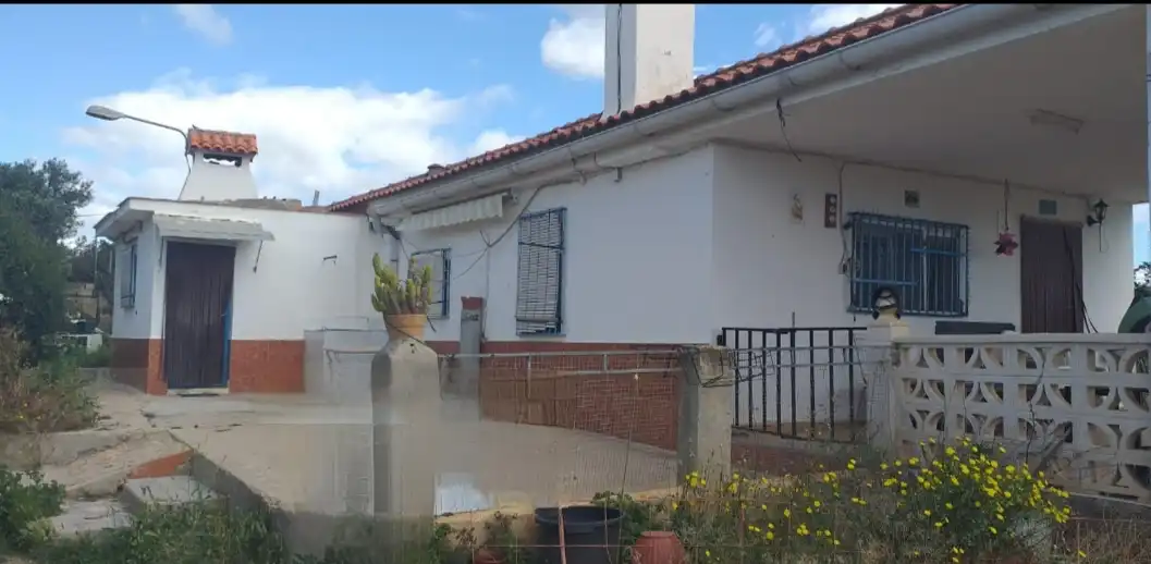 Vista exterior de Casa o xalet en venda en Cheste amb Jardí privat i Alarma