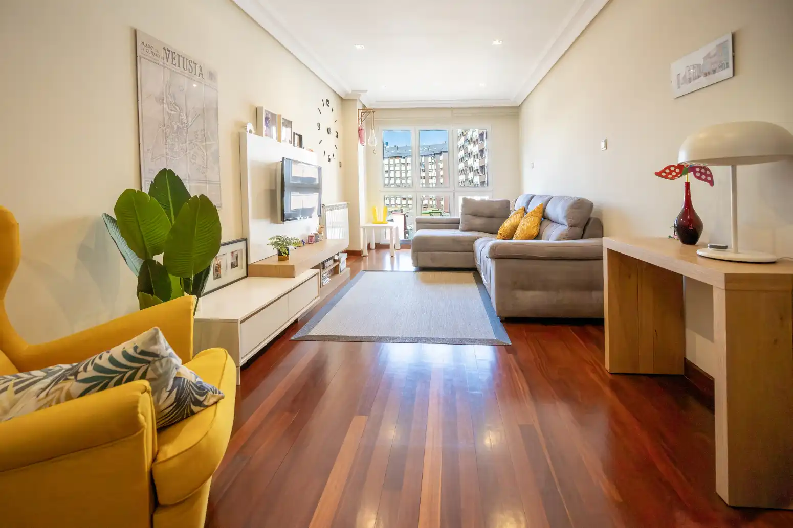 Sala de estar de Piso en venta en Oviedo  con Calefacción, Jardín privado y Trastero