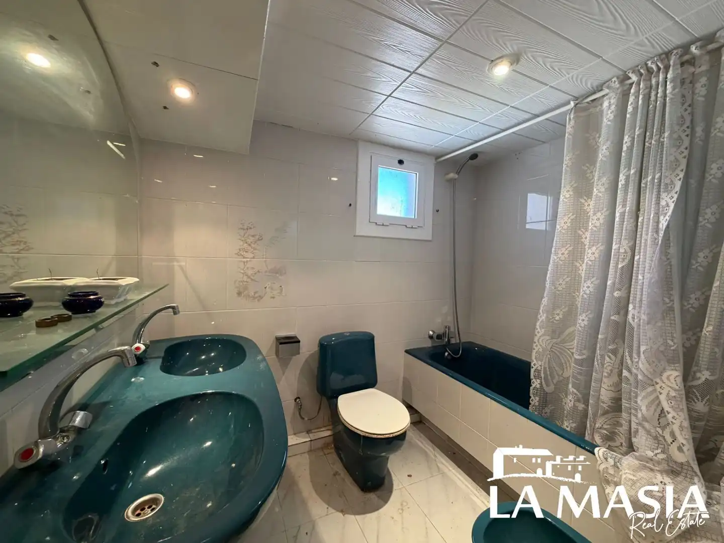 Bathroom of Houses for sale in La Bisbal del Penedès  with Private garden, Terrace and Storage room