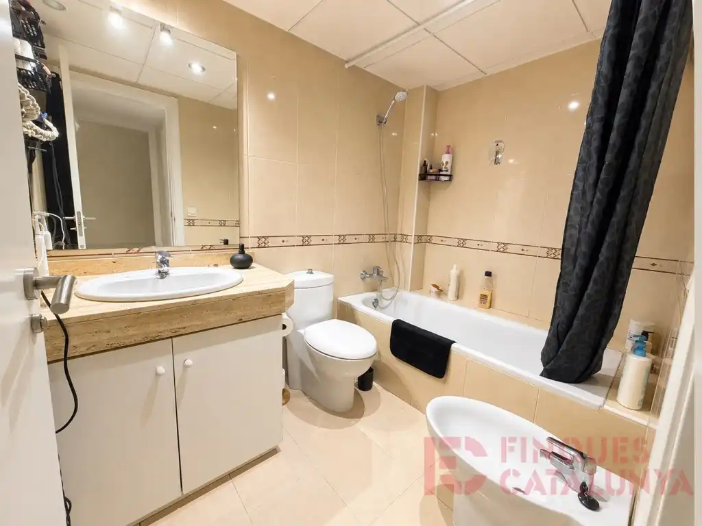 Baño de Piso en venta en Girona con Aire acondicionado y Calefacción