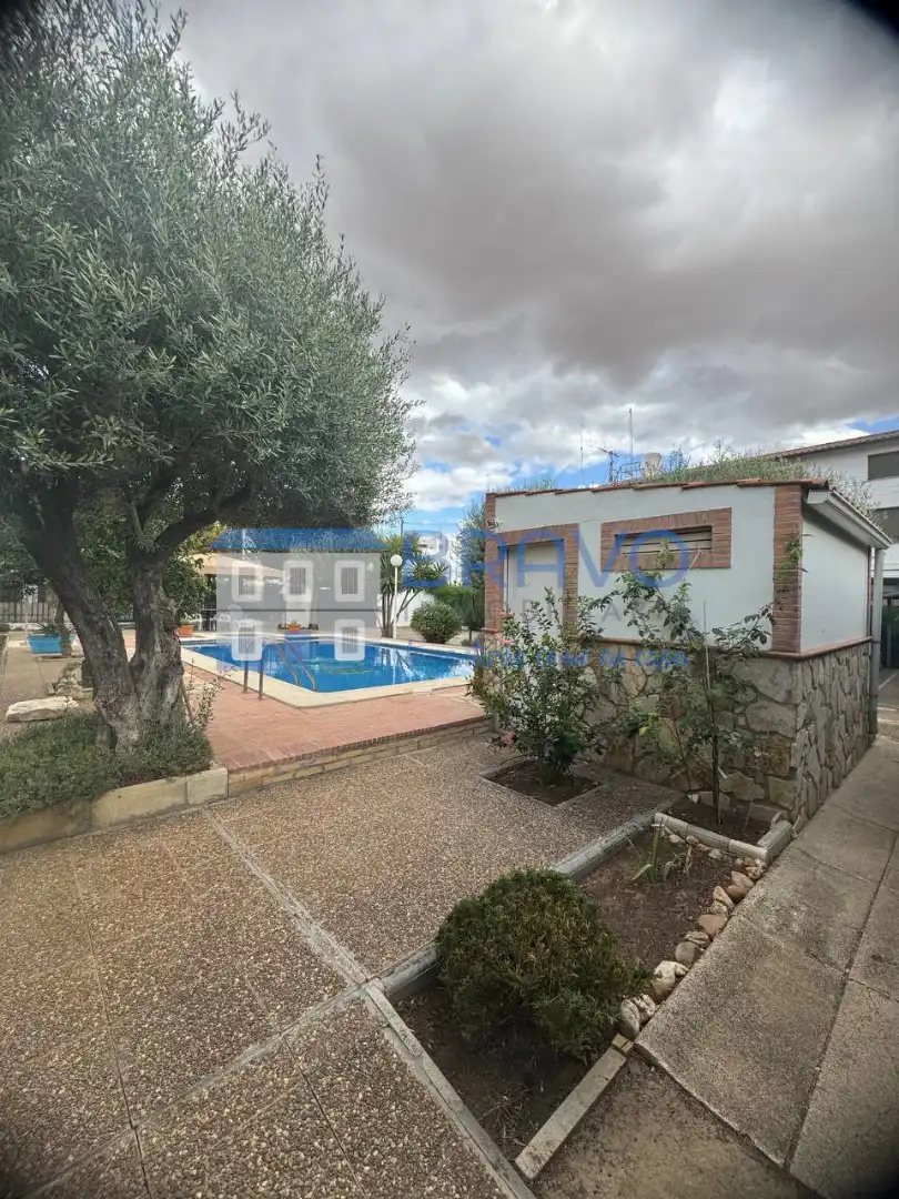 Detached house with terrace for sale in Don Benito, imagen 3