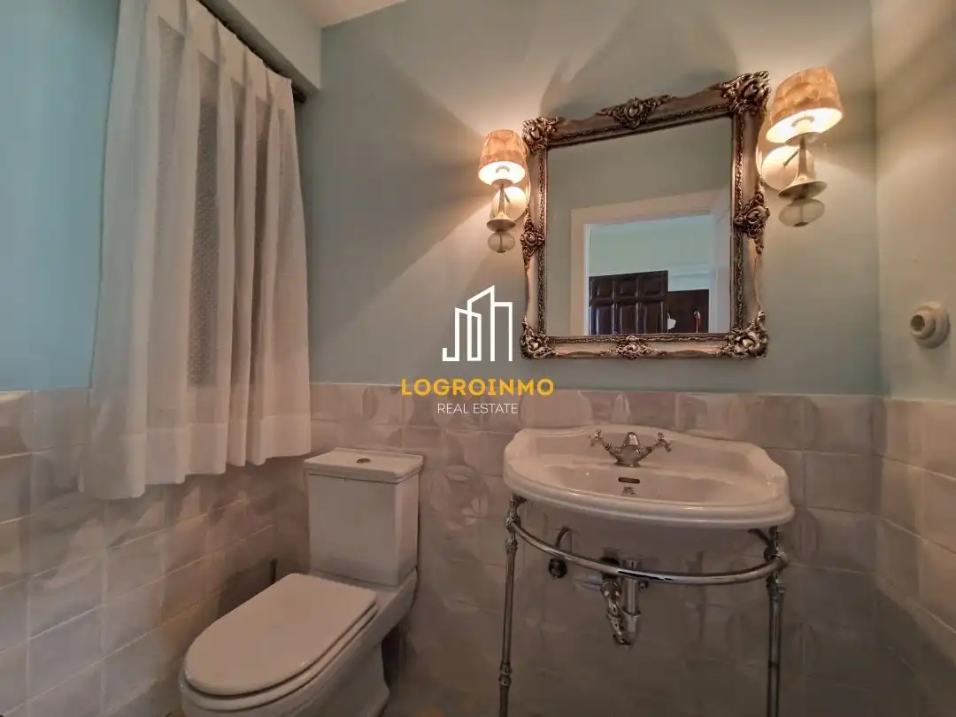 Bathroom of Houses for sale in Lapoblación  with Heating, Private garden and Parquet flooring
