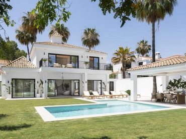 Casa con piscina in vendita a Nueva Andalucía