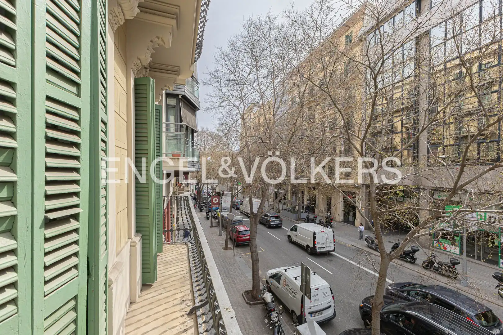 Vista exterior de Piso en venta en Barcelona con Calefacción, Parquet y Balcón