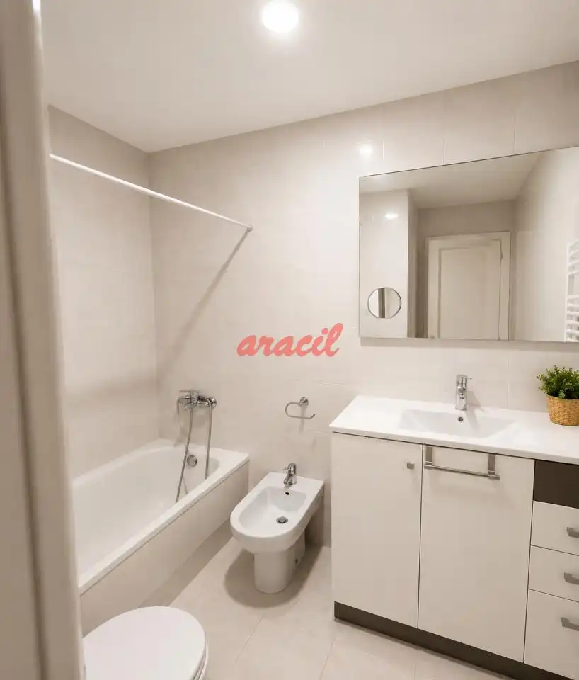 Baño de Apartamento en venta en Ourense Capital  con Calefacción y Balcón