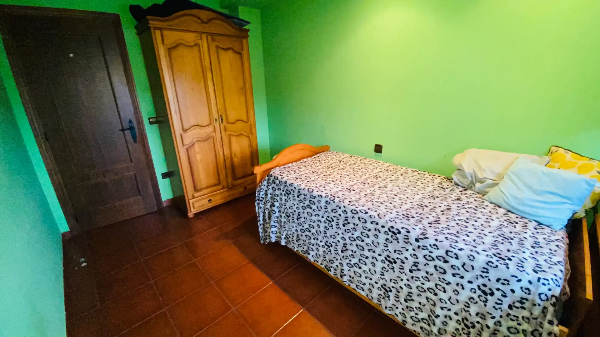 Dormitori de Casa o xalet en venda en Valdastillas amb Aire condicionat, Jardí privat i Terrassa
