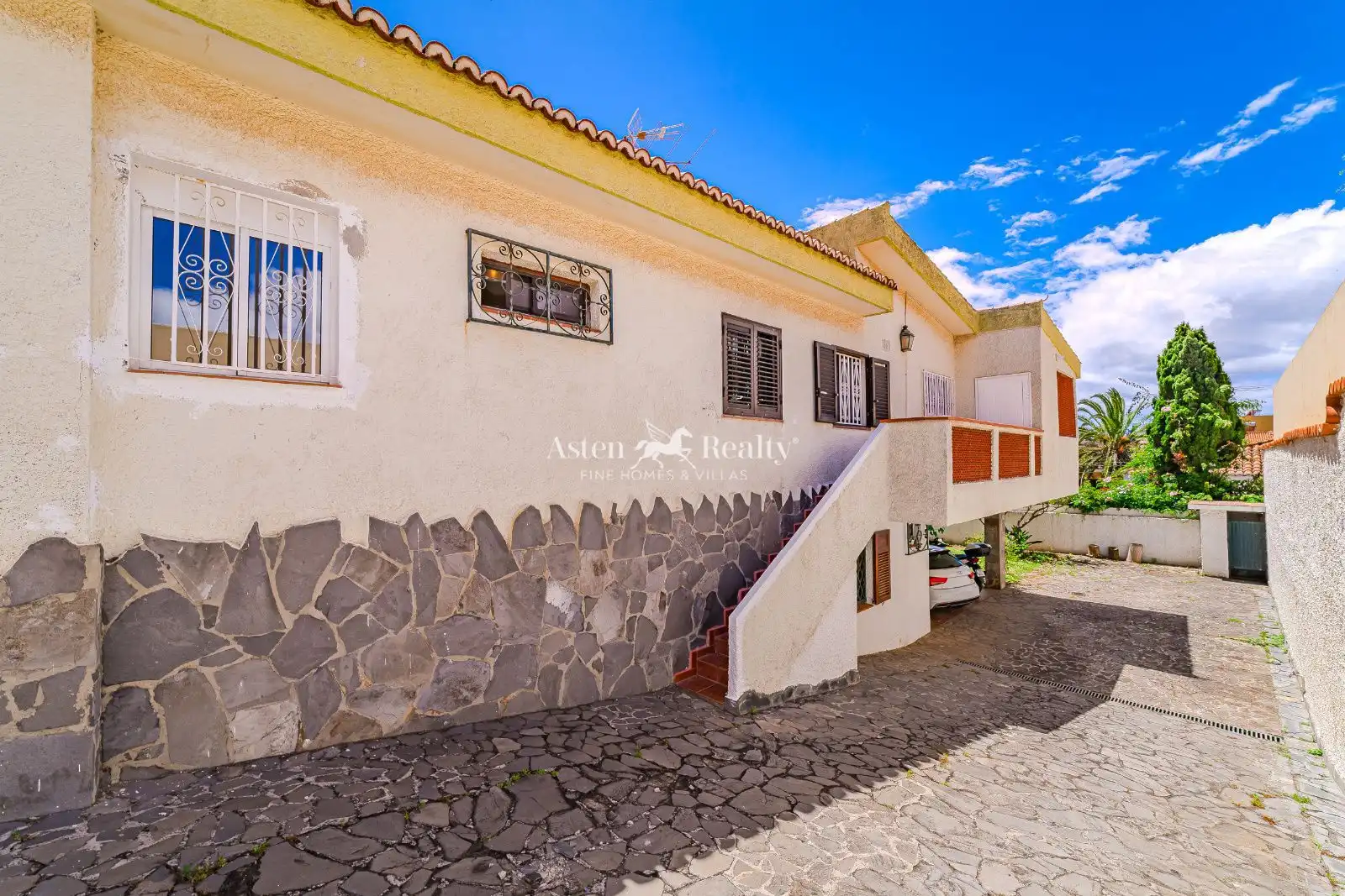 Exterior view of Houses for sale in San Cristóbal de la Laguna  with Terrace, Furnished and Alarm