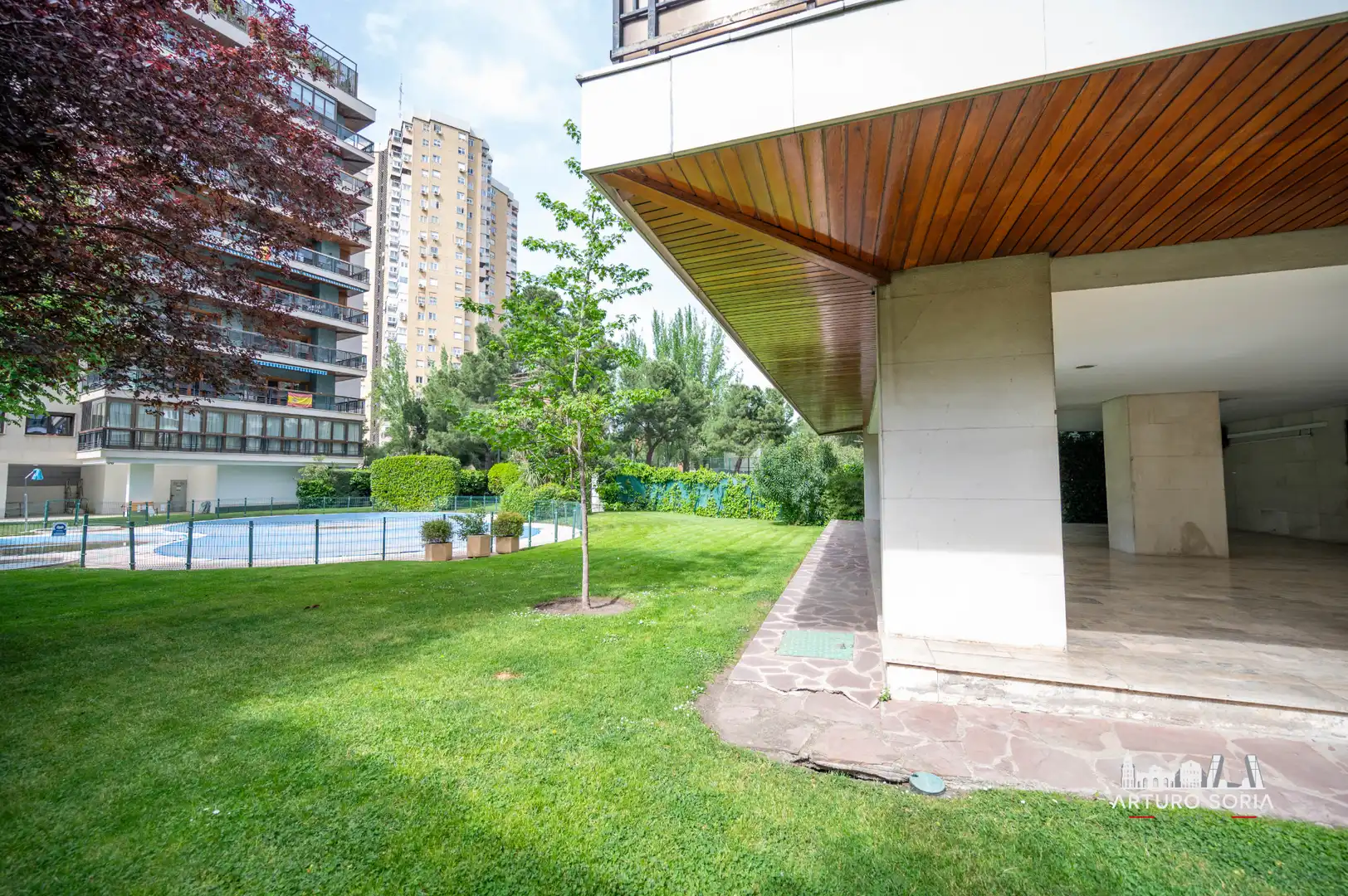 Vista exterior de Piso de alquiler en Madrid con Aire acondicionado y Piscina comunitaria