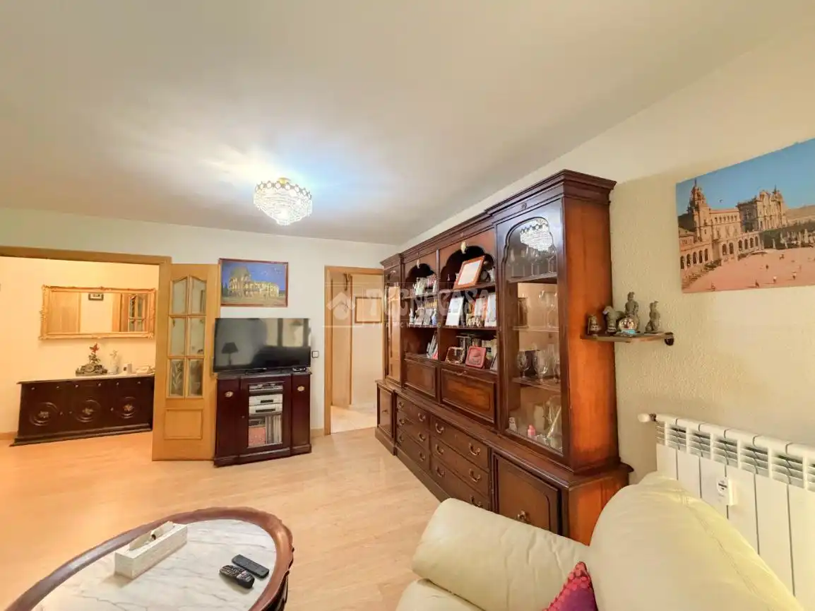 Sala de estar de Piso en venta en Madrid con Calefacción, Piscina y Piscina comunitaria