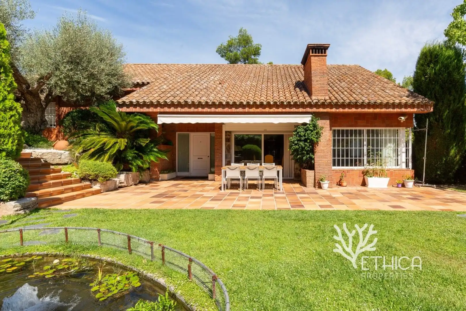 Jardí de Casa o xalet en venda en Cerdanyola del Vallès amb Aire condicionat, Calefacció i Jardí privat