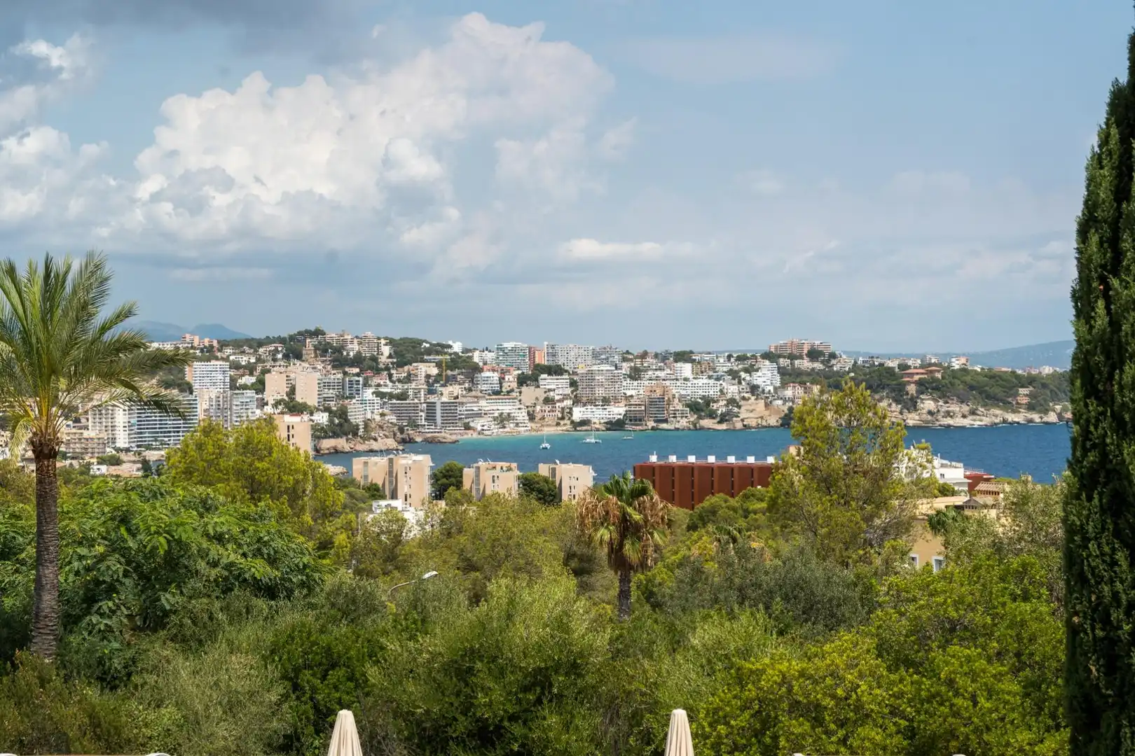 Vista exterior de Planta baixa en venda en Calvià amb Terrassa i Piscina comunitària