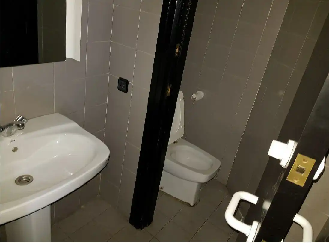 Baño de Local de alquiler en Madrid