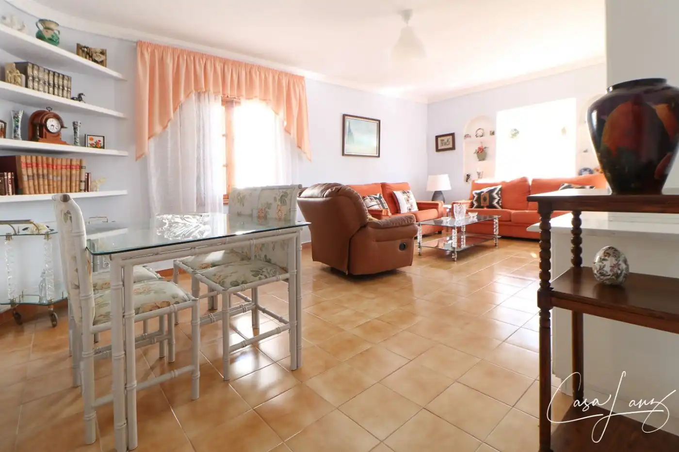 Sala d'estar de Casa o xalet en venda en San Bartolomé amb Aire condicionat, Jardí privat i Terrassa