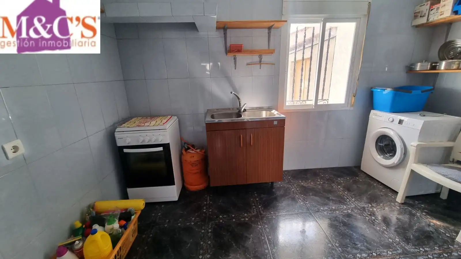 Cuina de Casa o xalet en venda en Villanueva de San Carlos amb Jardí privat i Moblat