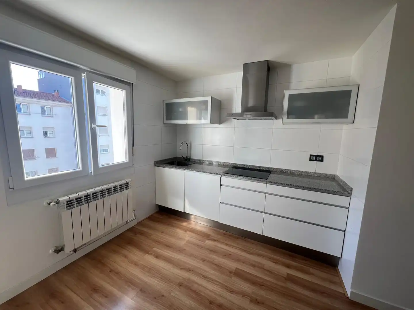 Cocina de Piso de alquiler en Gijón  con Amueblado, Horno y Lavadora