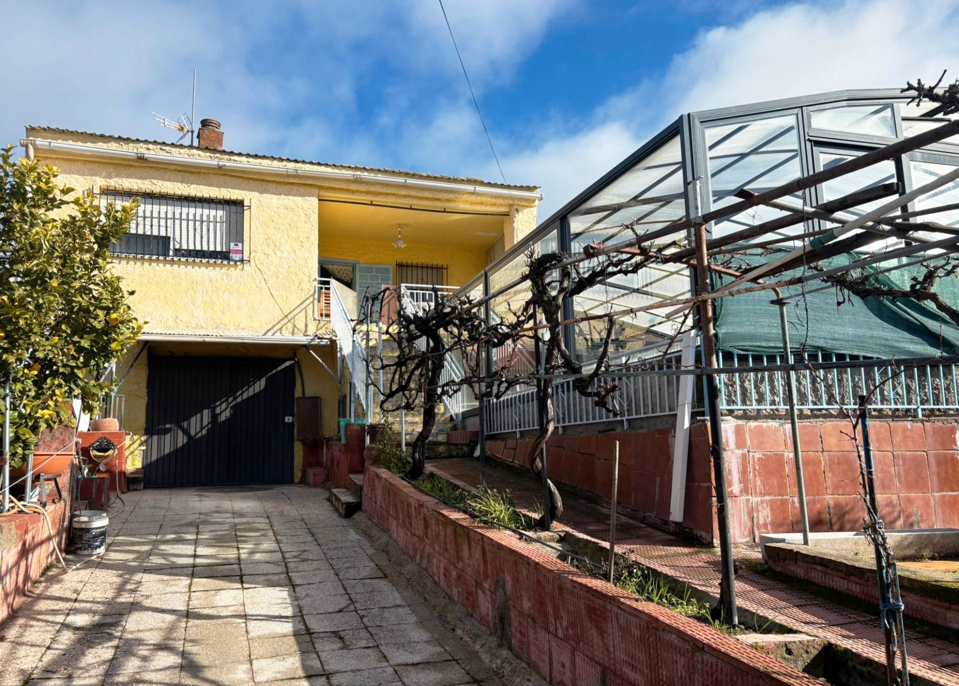 Exterior view of House or chalet for sale in Casarrubios del Monte  with Air Conditioner, Heating and Private garden