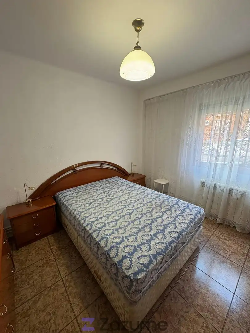 Habitación de Piso de alquiler en Zaragoza con Aire acondicionado, Calefacción y Amueblado