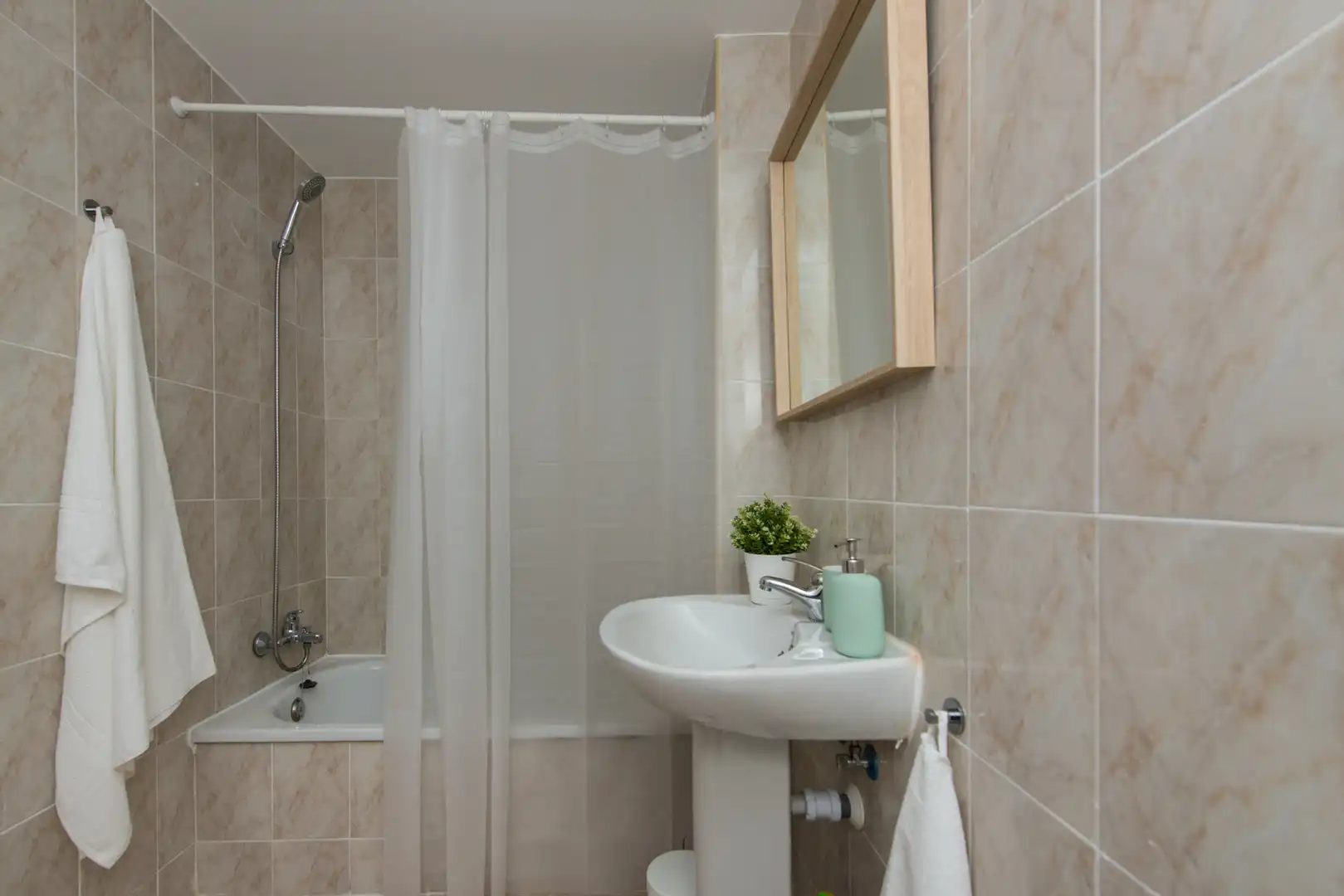 Baño de Piso en venta en Madrid con Aire acondicionado, Trastero y Piscina comunitaria