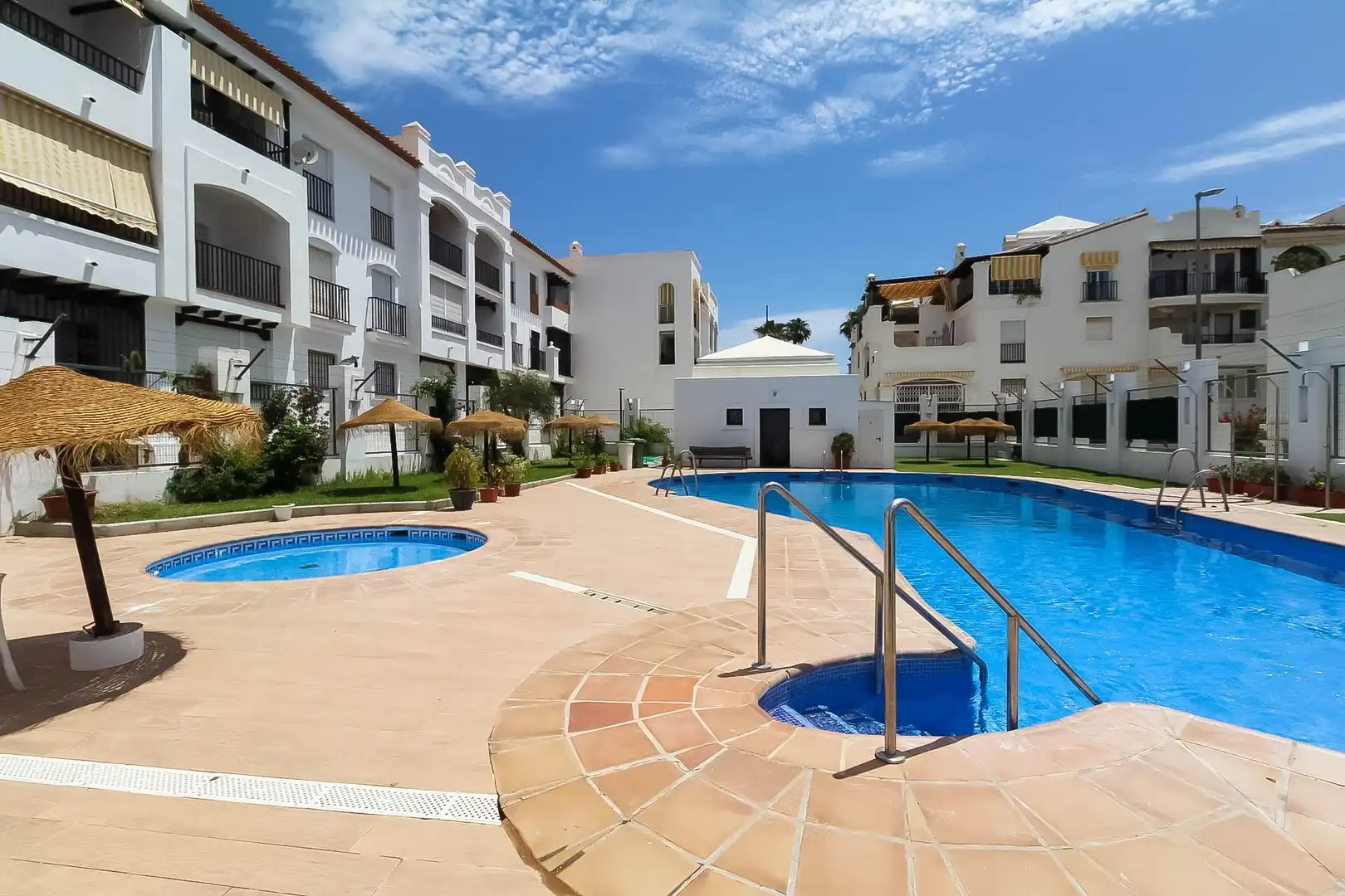 Piscina de Piso en venta en Motril con Terraza y Piscina comunitaria
