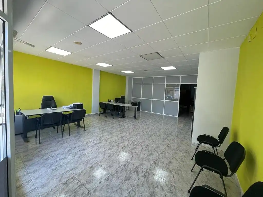 Locale commerciale in vendita a Avenida VERGE MONTSERRAT, imagen 2