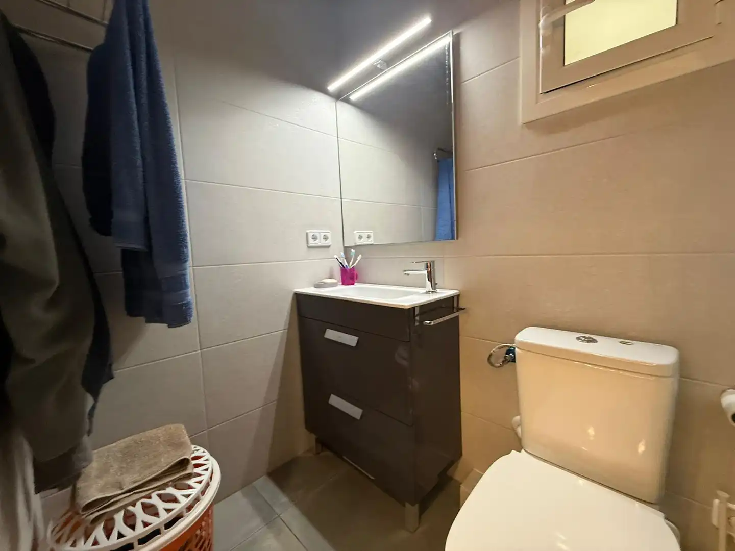 Bathroom of Flat for sale in Cornellà de Llobregat  with Terrace and Washing machine