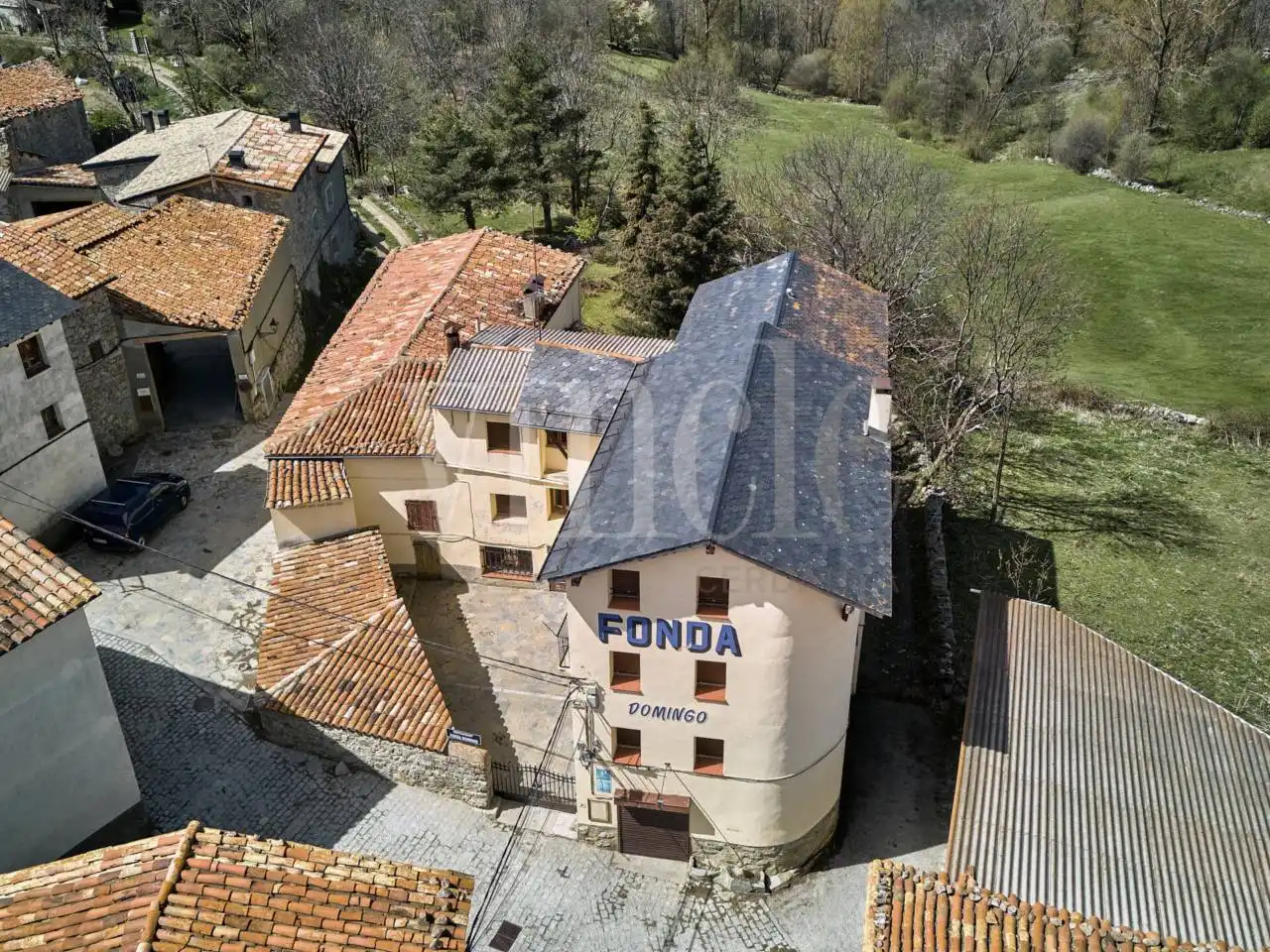 Außenansicht von Gebäude zum Verkauf in Lles de Cerdanya