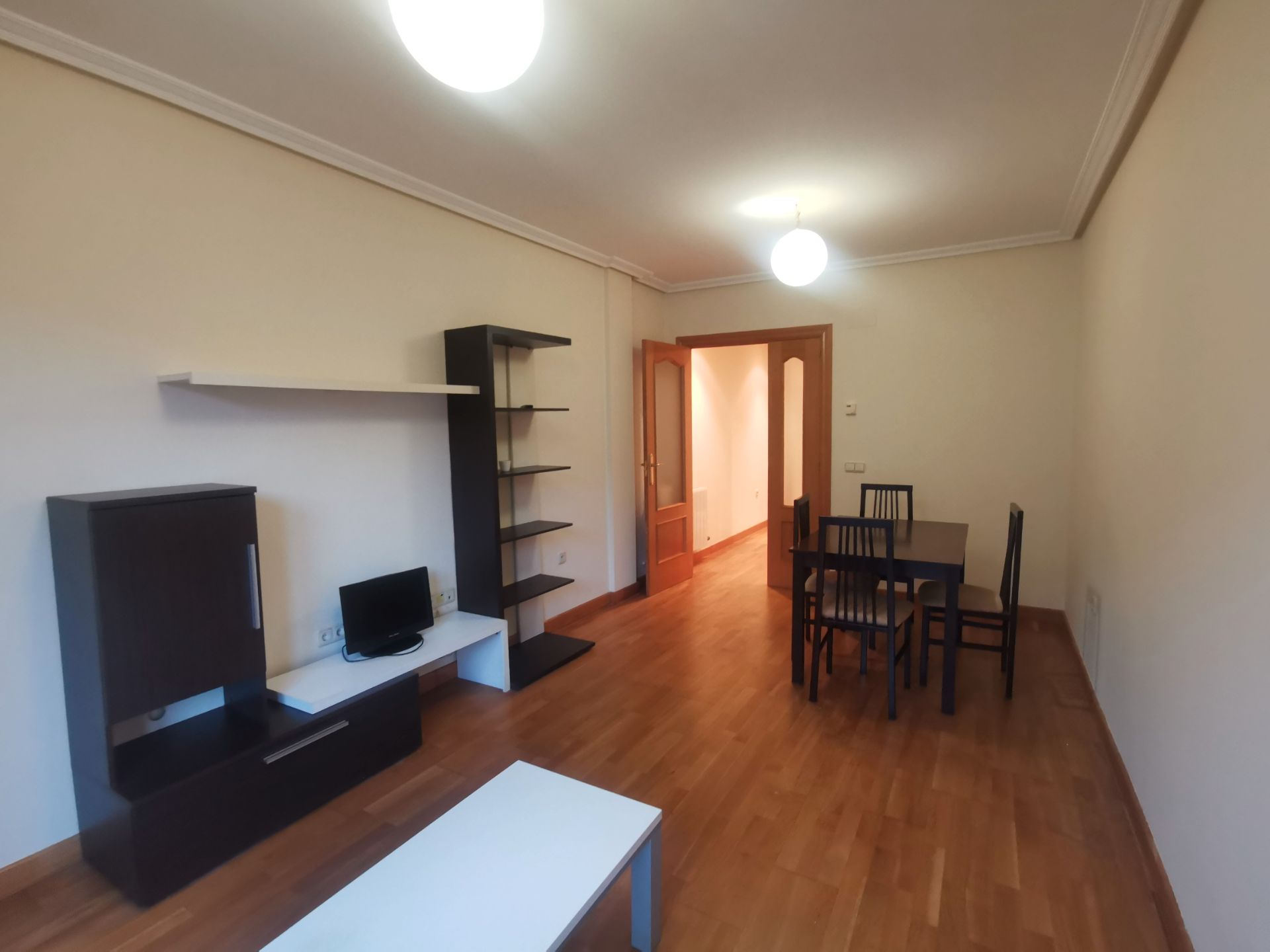 Living room of Flat for sale in Salamanca Capital  with Heating, Parquet flooring and Oven