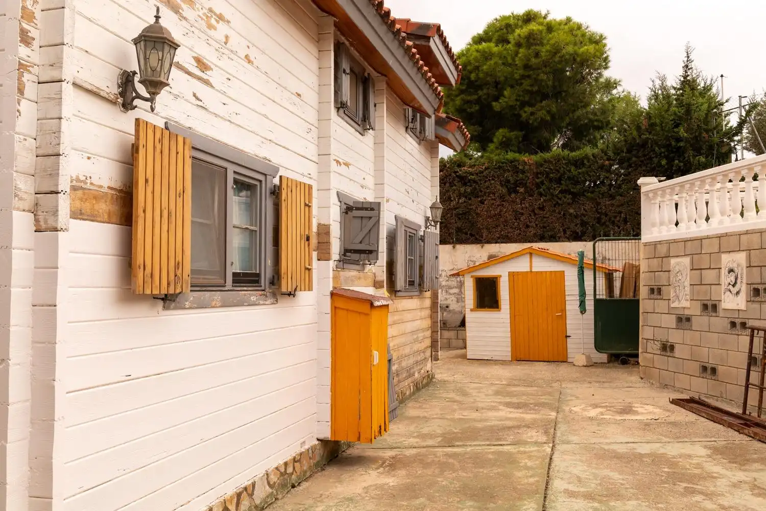 Vista exterior de Casa o xalet en venda en Alicante / Alacant amb Aire condicionat, Calefacció i Jardí privat