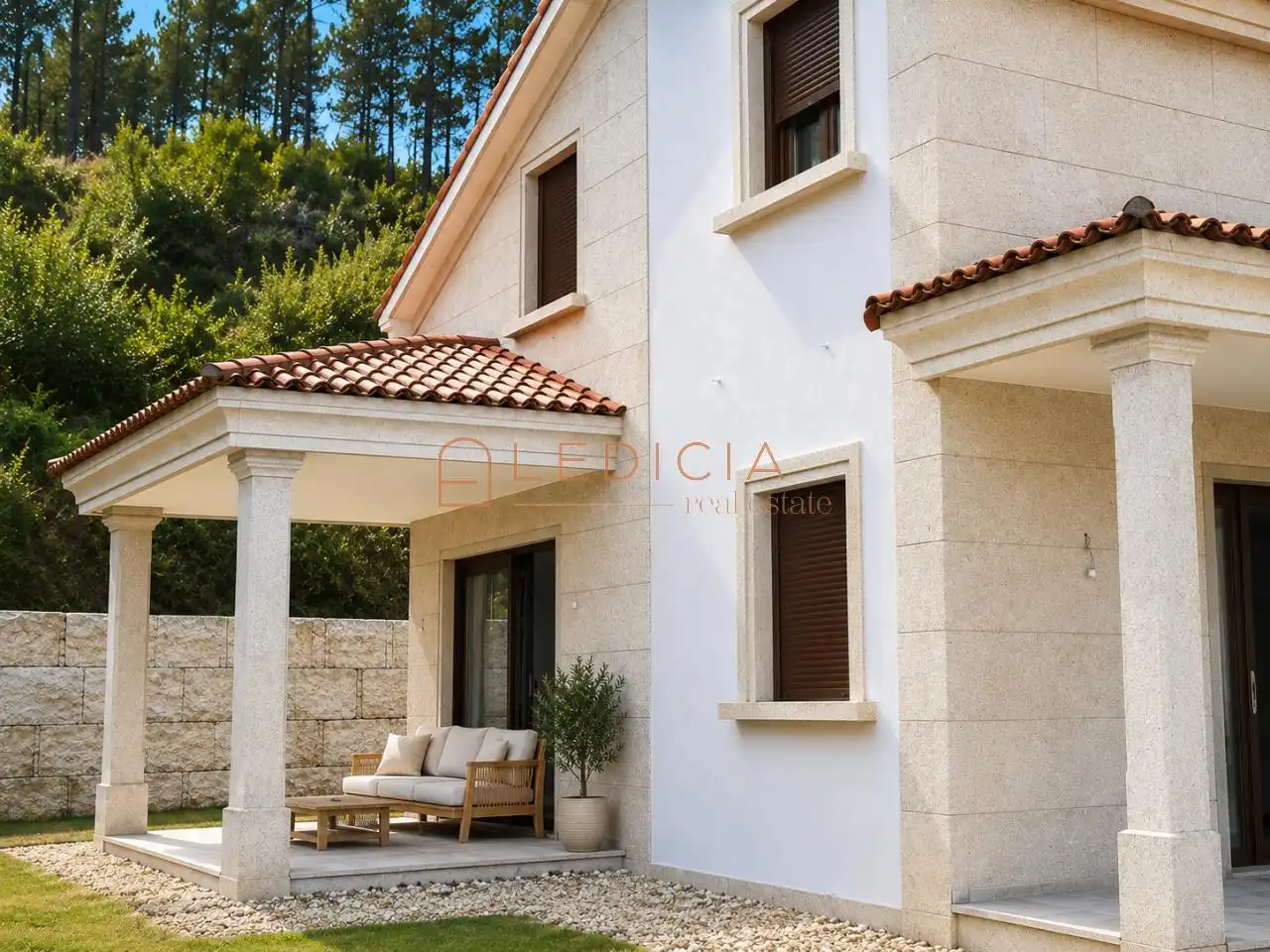 Terrassa de Casa o xalet en venda en Pontevedra Capital  amb Calefacció, Jardí privat i Terrassa
