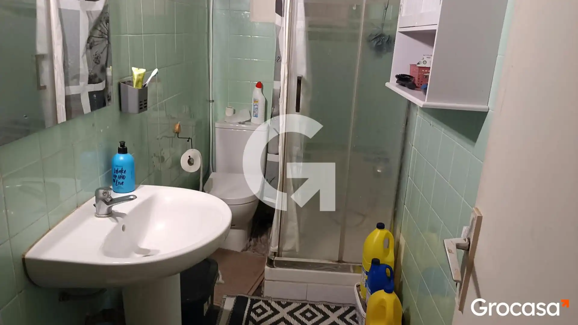 Bathroom of Flat for sale in Mataró  with Oven, Washing machine and TV