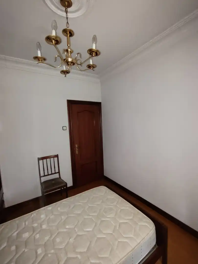 Habitación de Casa o chalet en venta en Torrelavega  con Calefacción, Jardín privado y Terraza