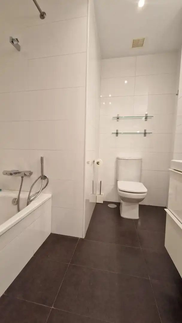 Bany de Dúplex de lloguer en Torrelavega  amb Calefacció i Balcó