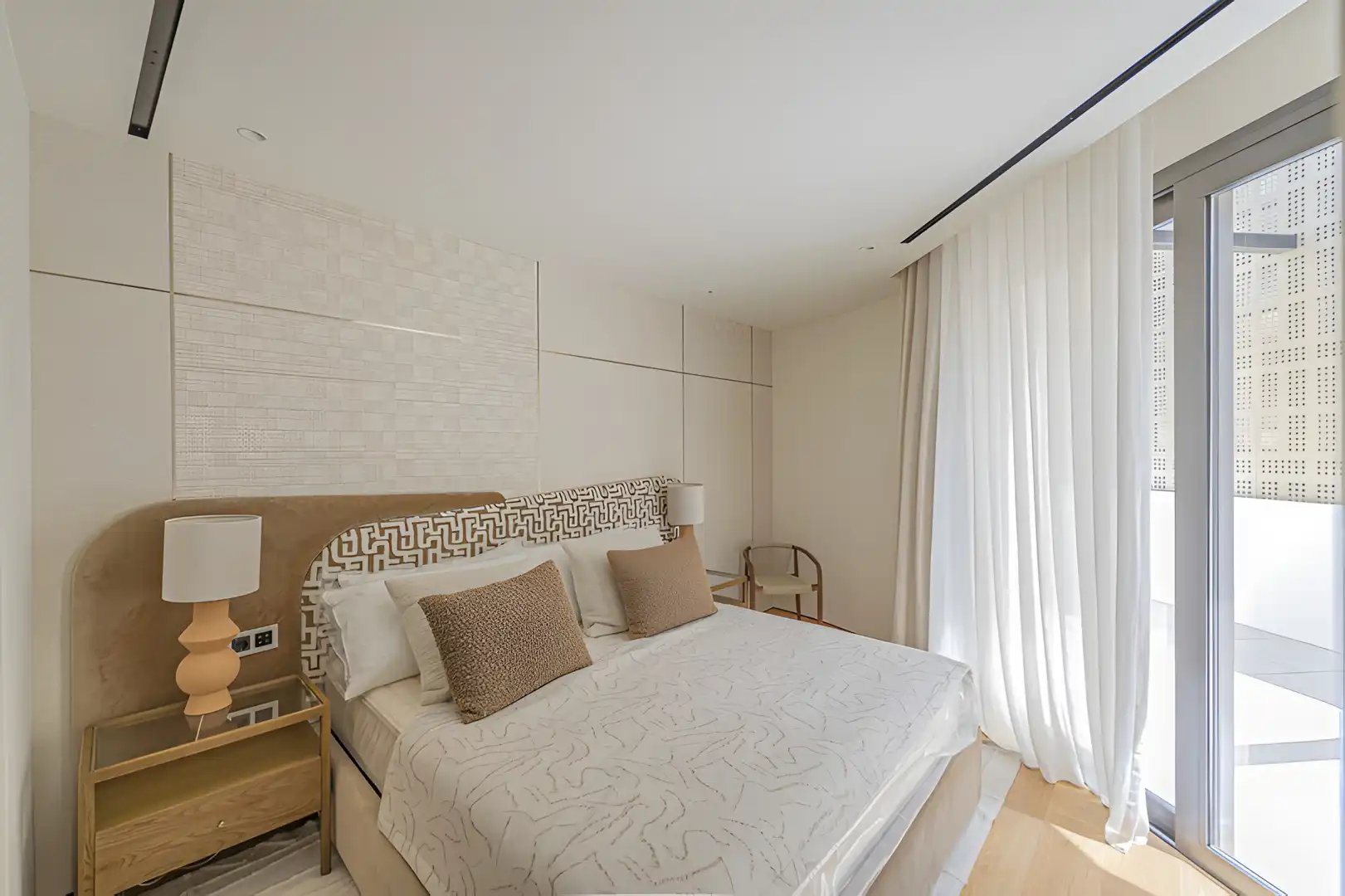 Habitación de Planta baja en venta en Marbella con Aire acondicionado, Terraza y Piscina