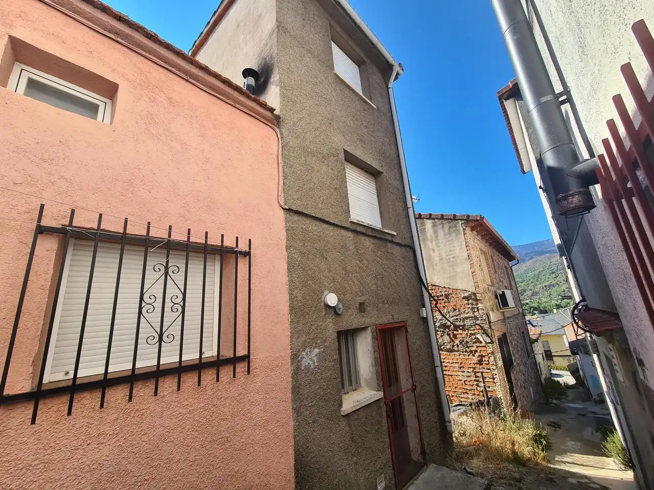 Vista exterior de Casa adosada en venta en La Adrada  con Balcón