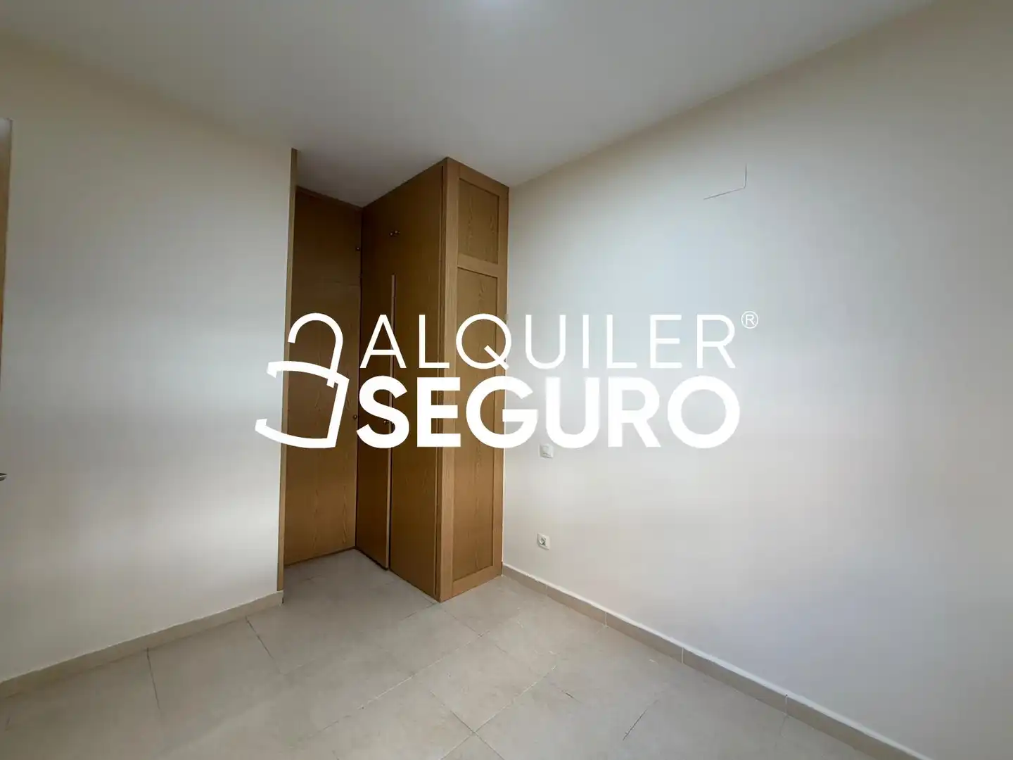 Piso de alquiler en Rafael San Narciso, Palomeras Bajas