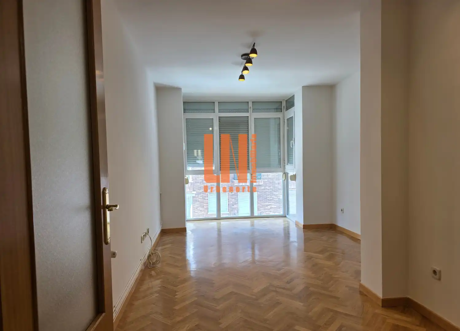 Living room of Flat for rent in Madrid  with Air Conditioner, Heating and Parquet flooring
