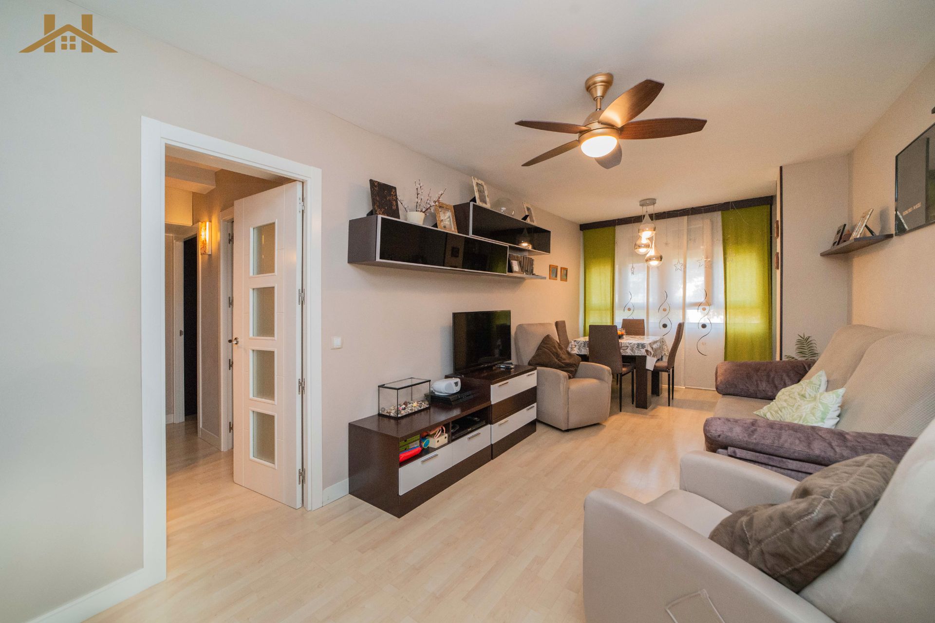 Living room of Flat for sale in Fuenlabrada  with Air Conditioner, Heating and Parquet flooring