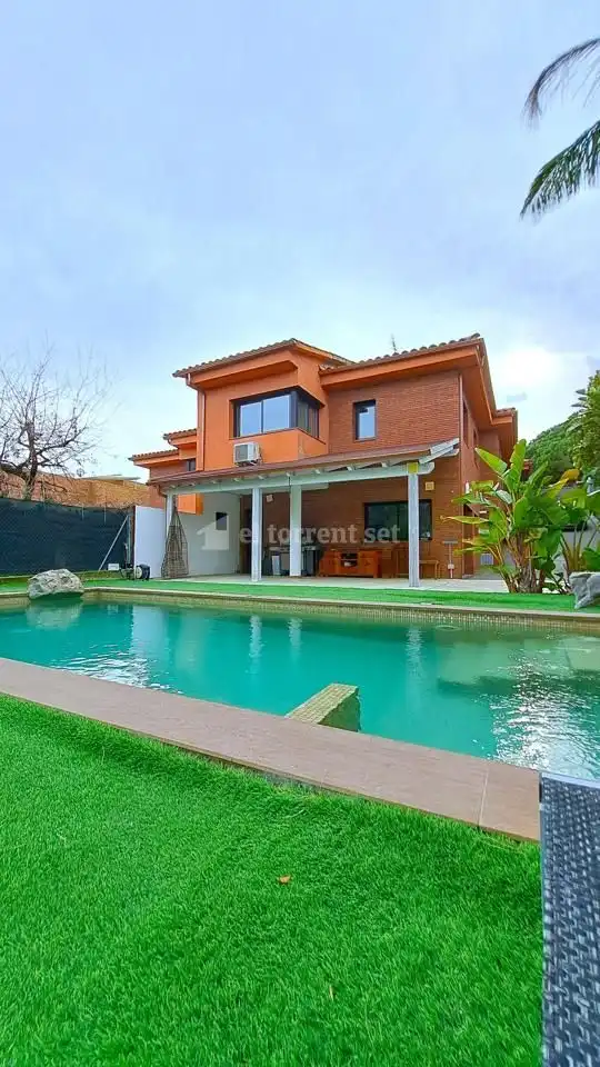Vista exterior de Casa o chalet en venta en Argentona con Aire acondicionado, Calefacción y Jardín privado