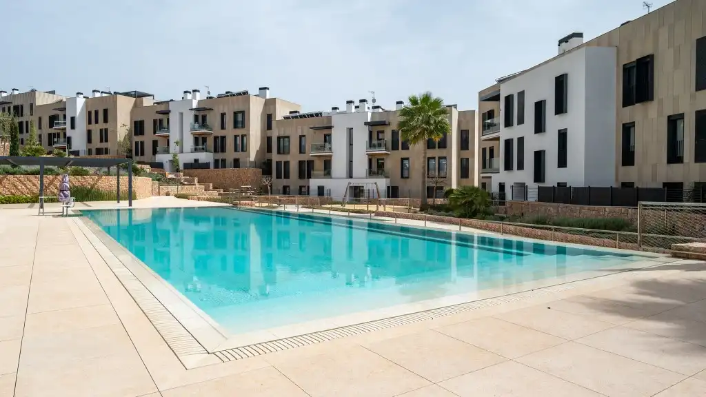 Schwimmbecken von Wohnungen zum Verkauf in  Palma de Mallorca mit Klimaanlage, Heizung und Terrasse