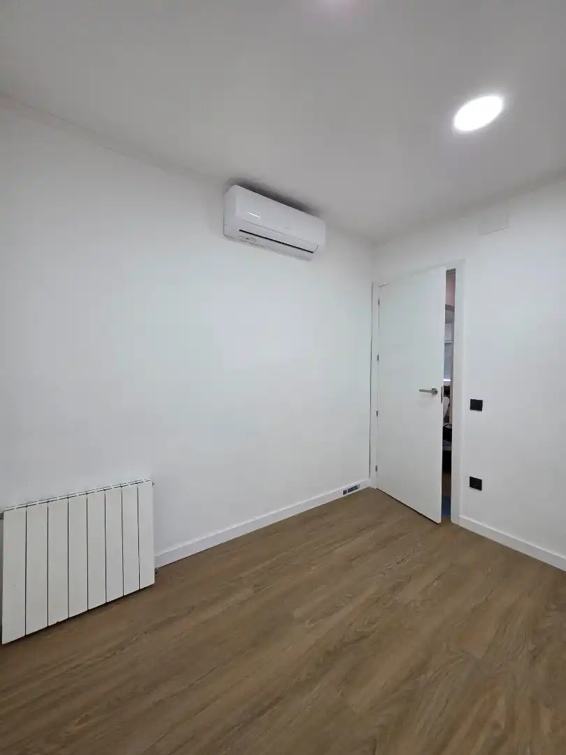 Flat for sale in Barcelona  with Air Conditioner and Heating