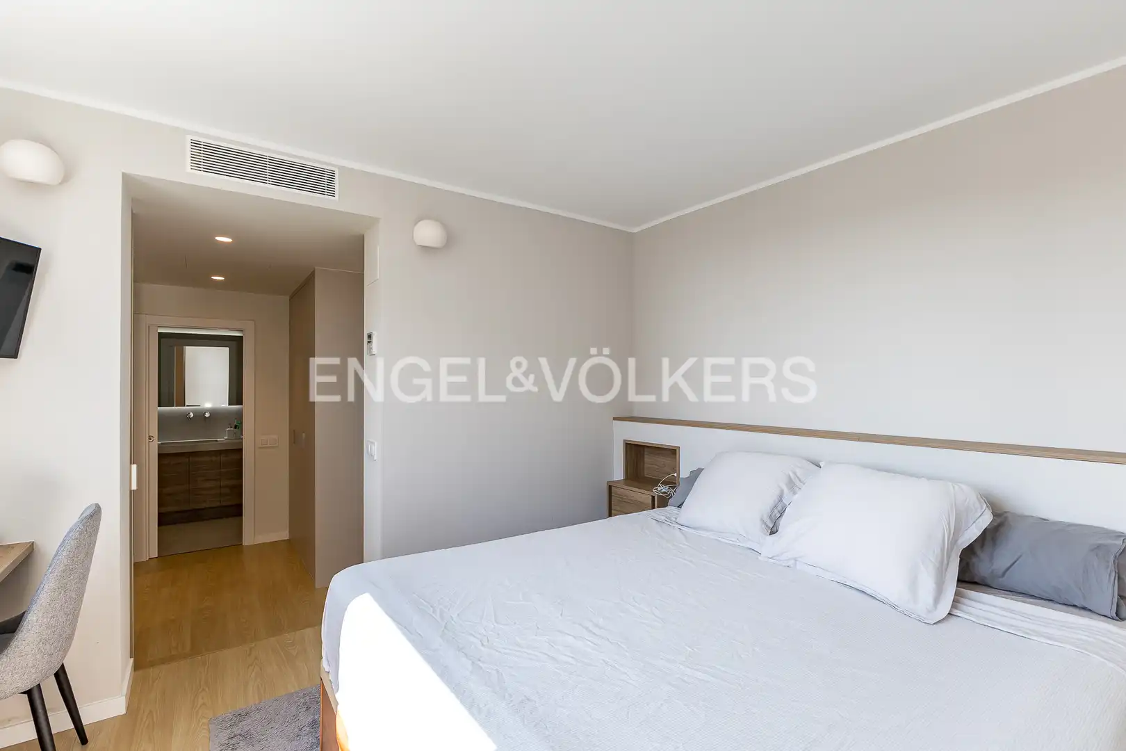 Bedroom of Attic for sale in Barcelona  with Air Conditioner, Heating and Private garden