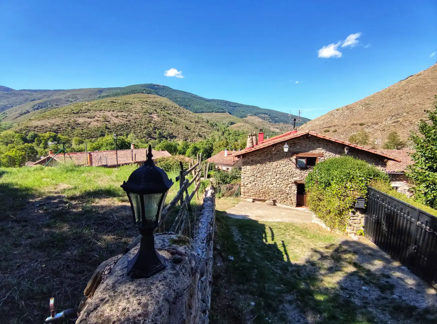 Vista exterior de Casa o xalet en venda en Ezcaray amb Calefacció, Jardí privat i Moblat