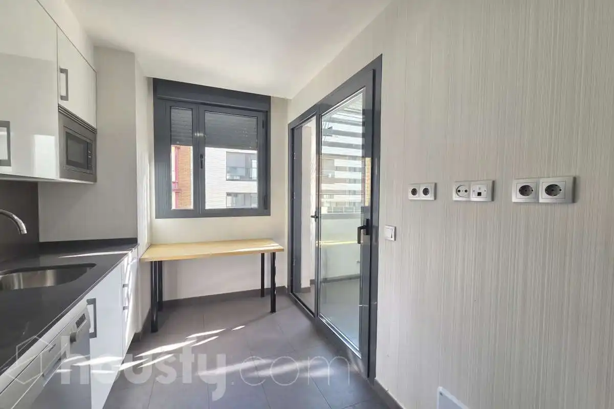 Balcony of Flat for rent in Madrid  with Air Conditioner, Heating and Storage room