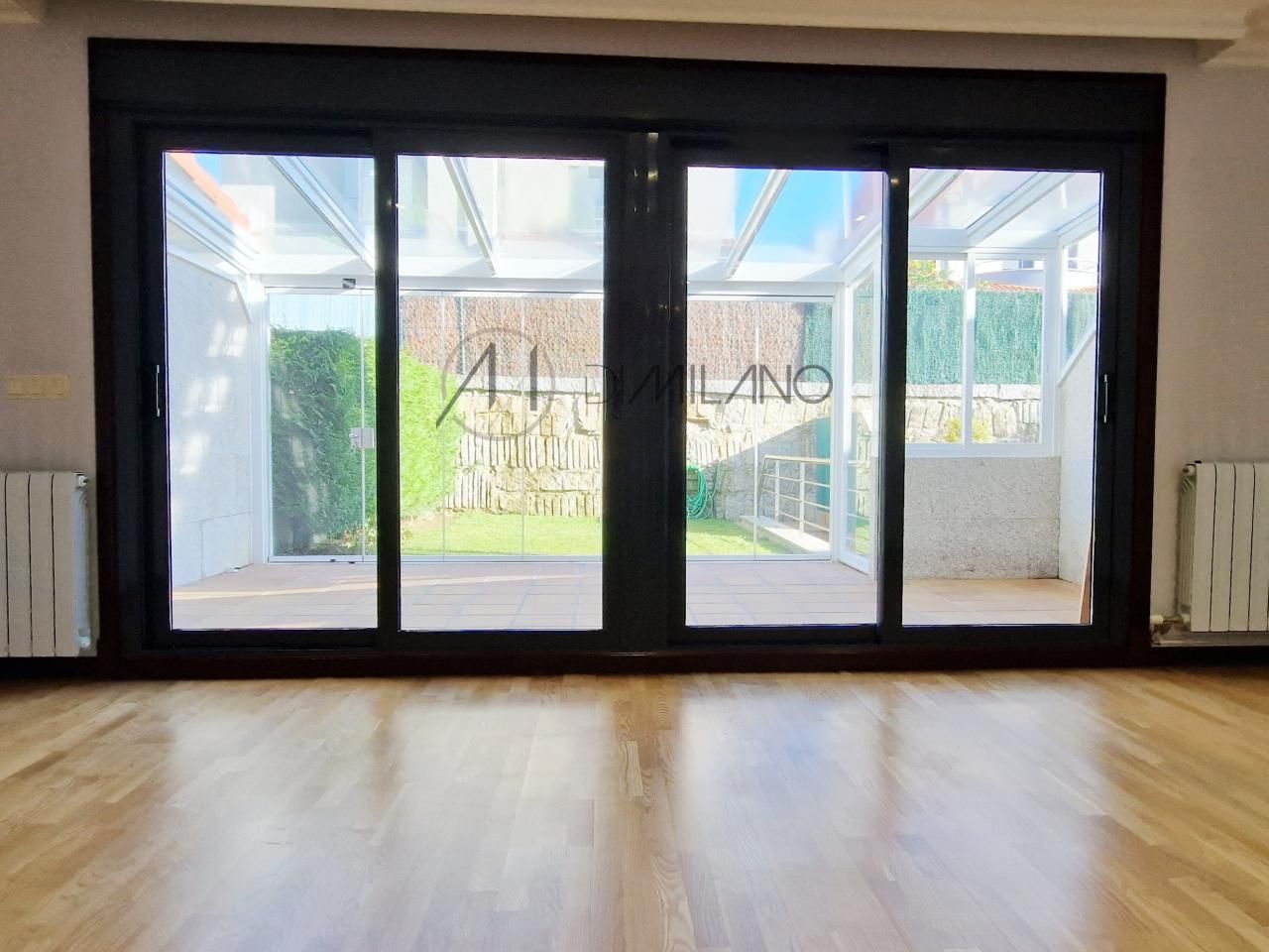 Casa adosada en venda en Vigo  amb Calefacció, Jardí privat i Parquet