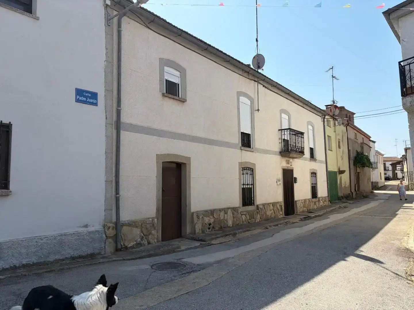 Vista exterior de Pis en venda en Ahigal de los Aceiteros amb Traster, Moblat i Balcó