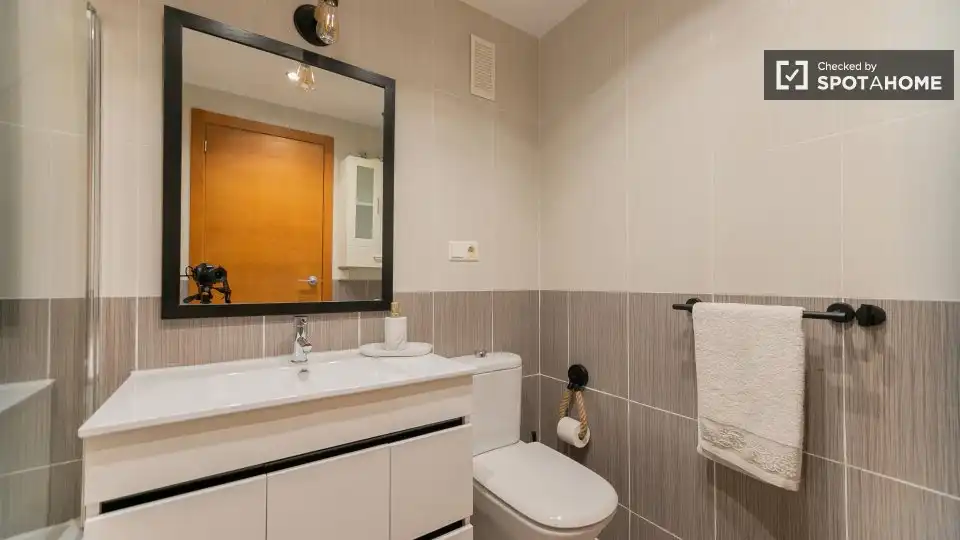 Appartamento con terrazza in affitto a Quatre Carreres, imagen 12