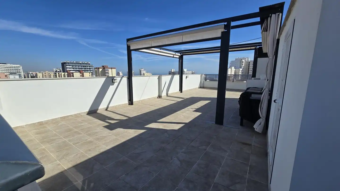 Terraza de Apartamento de alquiler en Gandia con Aire acondicionado, Calefacción y Piscina comunitaria