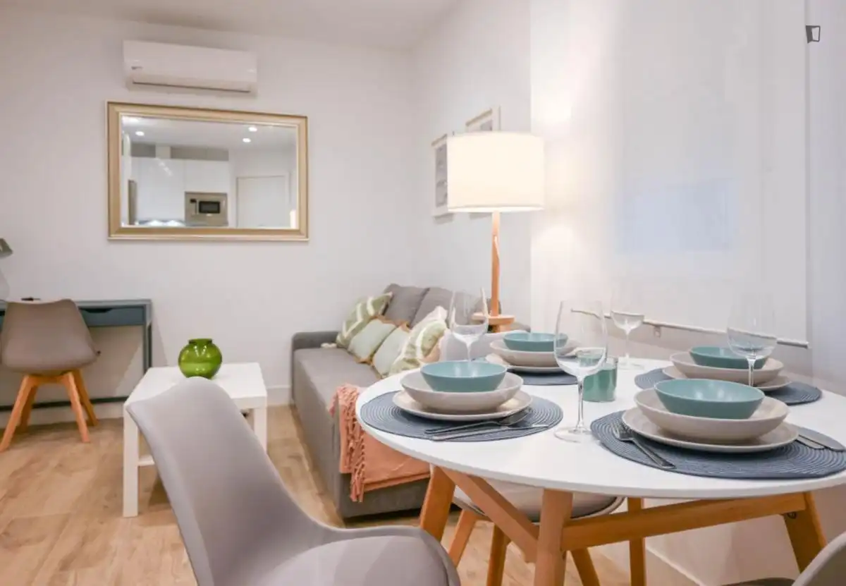 Esszimmer von Wohnungen zur Miete in Madrid mit Klimaanlage, Möbliert und Ofen